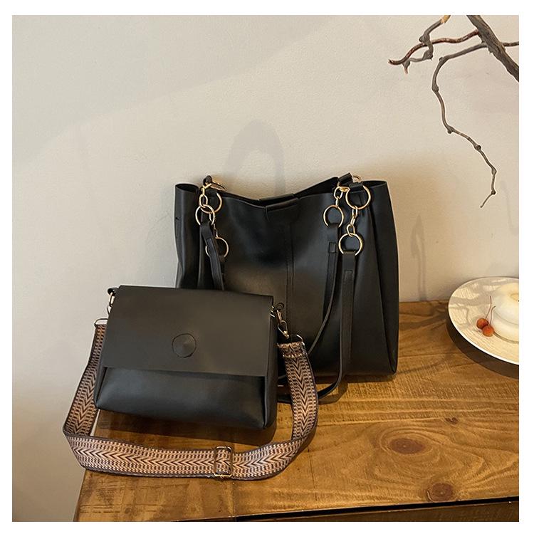 

Autumn 2024 Women s Versatile Tote: Large Capacity, Solid Color, Fashionable Single Shoulder Bag for Mother and Child білий