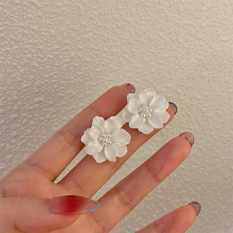 Big White Camellia Flower Imitation Pearl Stud Earring for Women Elegant Korean Sweet Resin Ear Wedding Party Jewelry