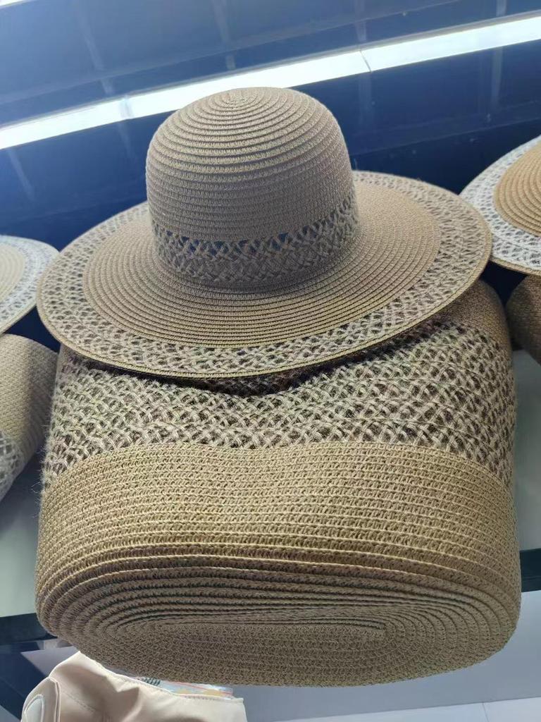 2024 Straw Hat & Handbag Set - Outdoor Travel, Sun Protection, Versatile High-End Fashion with Large Brim.