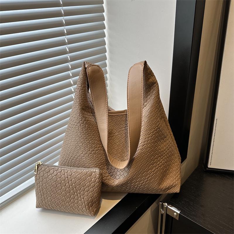

2025 Women s Large Capacity Woven Crossbody Tote - Autumn/Winter Single Shoulder Commuter Handbag
