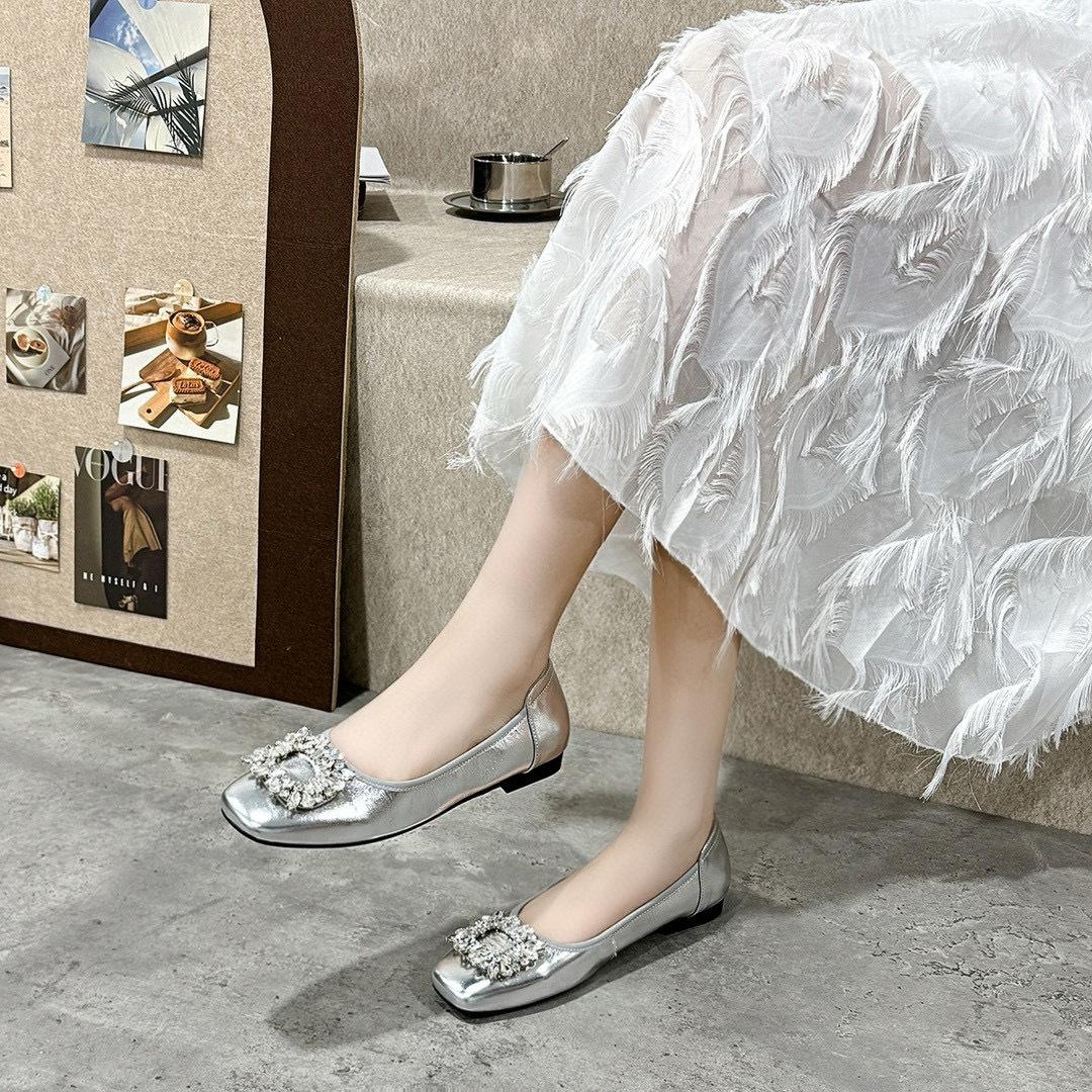 

Женские туфли на плоской подошве весенне-летние с квадратной пряжкой, стразами, с мелким вырезом, маленькие одинарные туфли с квадратным мысом, лоферы 40 серебряный