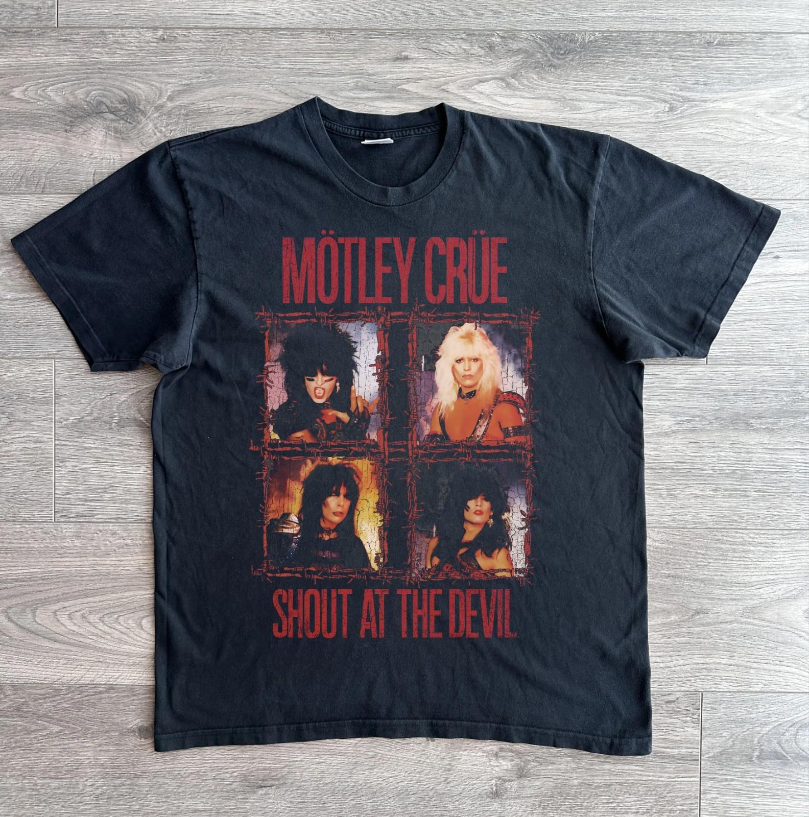 Motley Crue Shout At The Devil Vintage Band Graphic Tee L