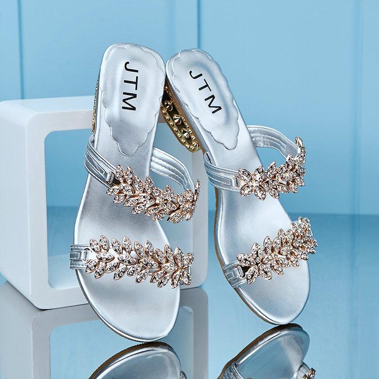 Fashion Rhinestone Summer New Women Slippers Bohemia Vacation Beach Shoes Low Heel Sandals Open Toe Women's Outdoors Flip Flops