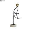 Schwarze Tänzerin Abstrakte Figuren Skulptur Goldener Ball Ornamente Schreibtischdekoration Minimalistische Charakterstatue Raum Ästhetische Dekoration