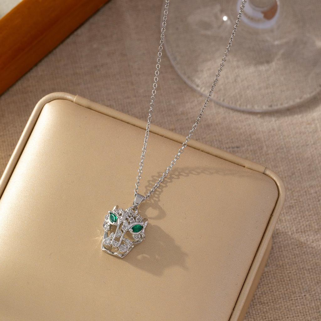 Micro Paved Titanium Steel Cross Pendant Necklace For Women Stylish Versatile Delicate Collarbone Chain