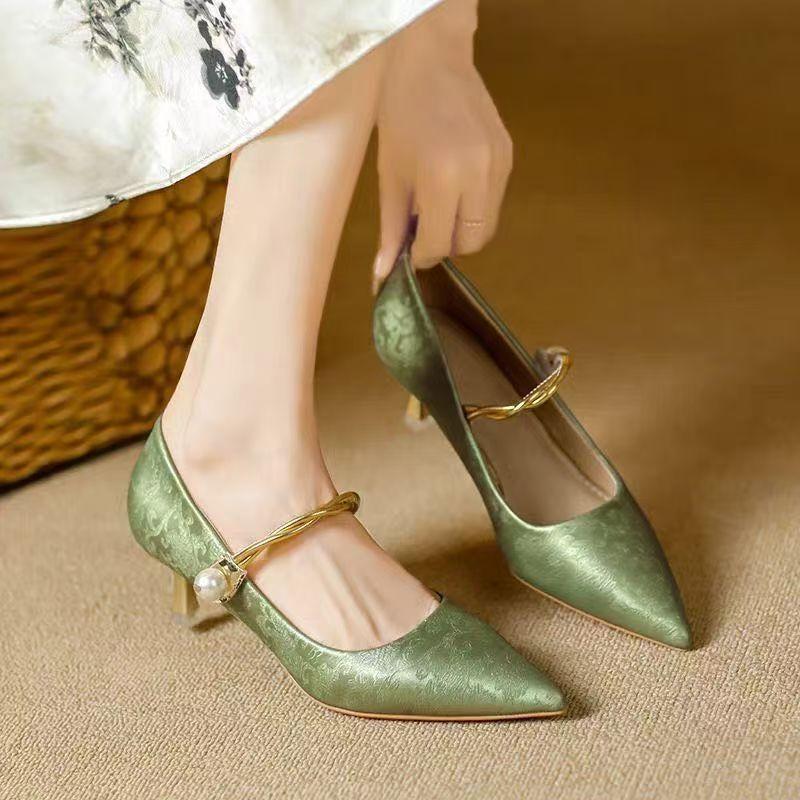 Pointed Toe Low Heeled Shoes With Printed Patterns And Pearl Decor For Women