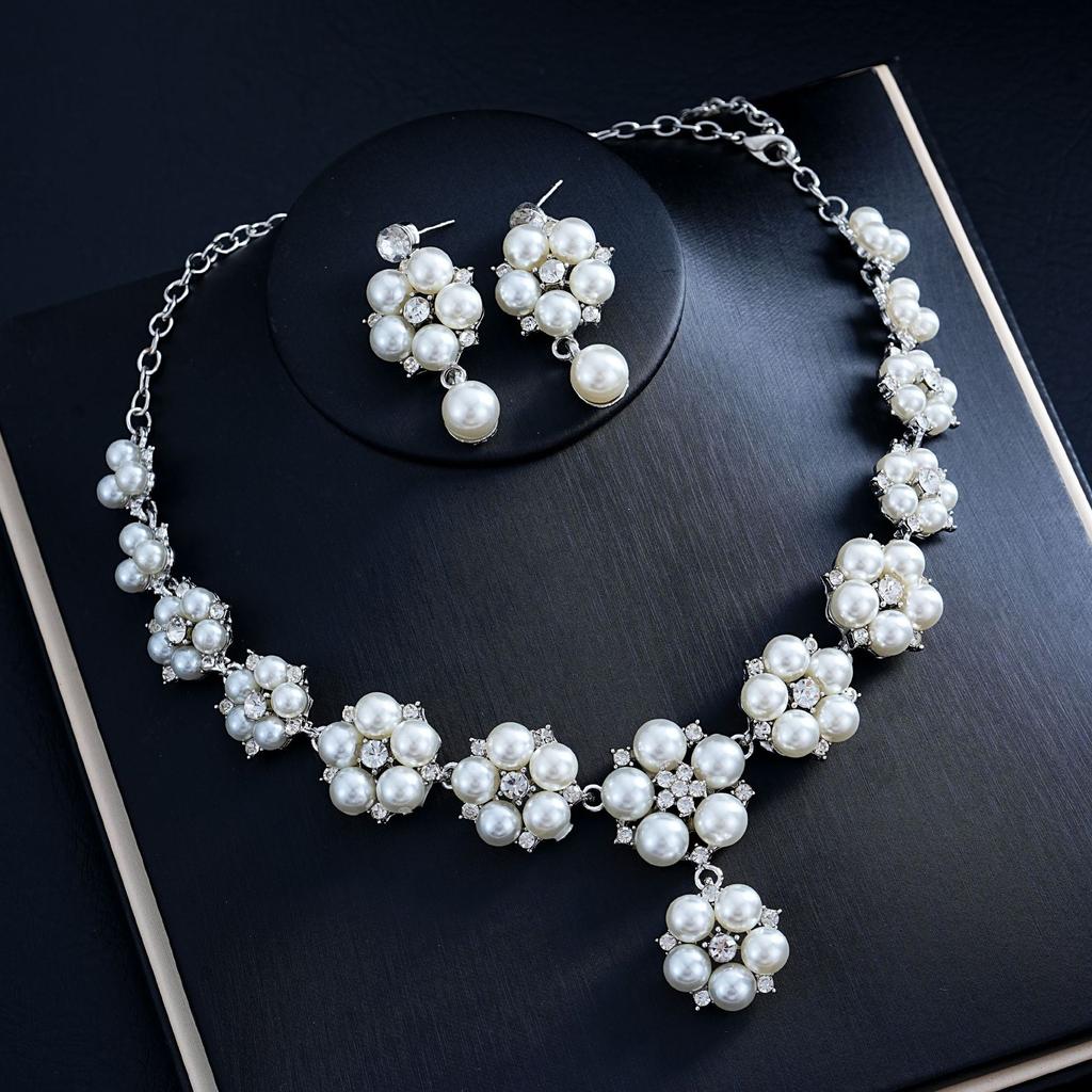 European and American Fashion Light Luxury Necklace Earrings Two-piece Set Bridal Wedding Accessories Dress Set Female 2026