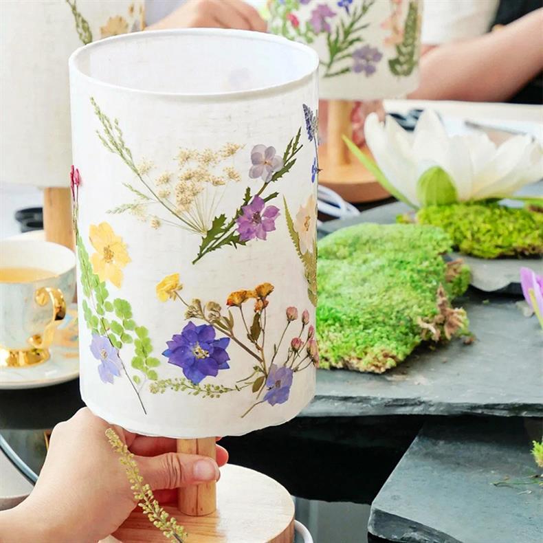 Dried Flower Embossed Table Lamp DIY Kit - Creative Gift for Team Building and National Day Festivities