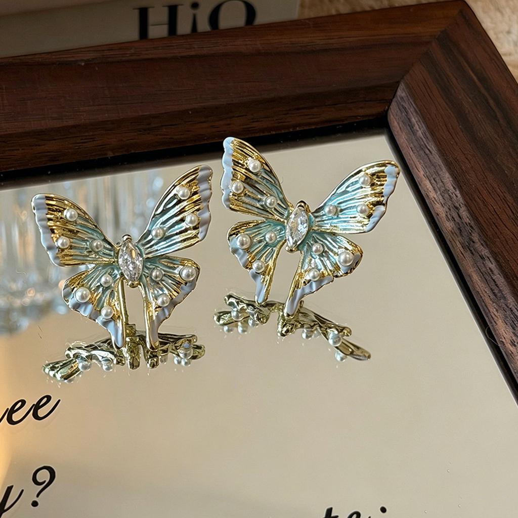Super Fairy Gradual Change Enamel Butterfly Stud Earrings 1011 New Summer Senior Sense Unique Beautiful Gentle Wind Earrings Women