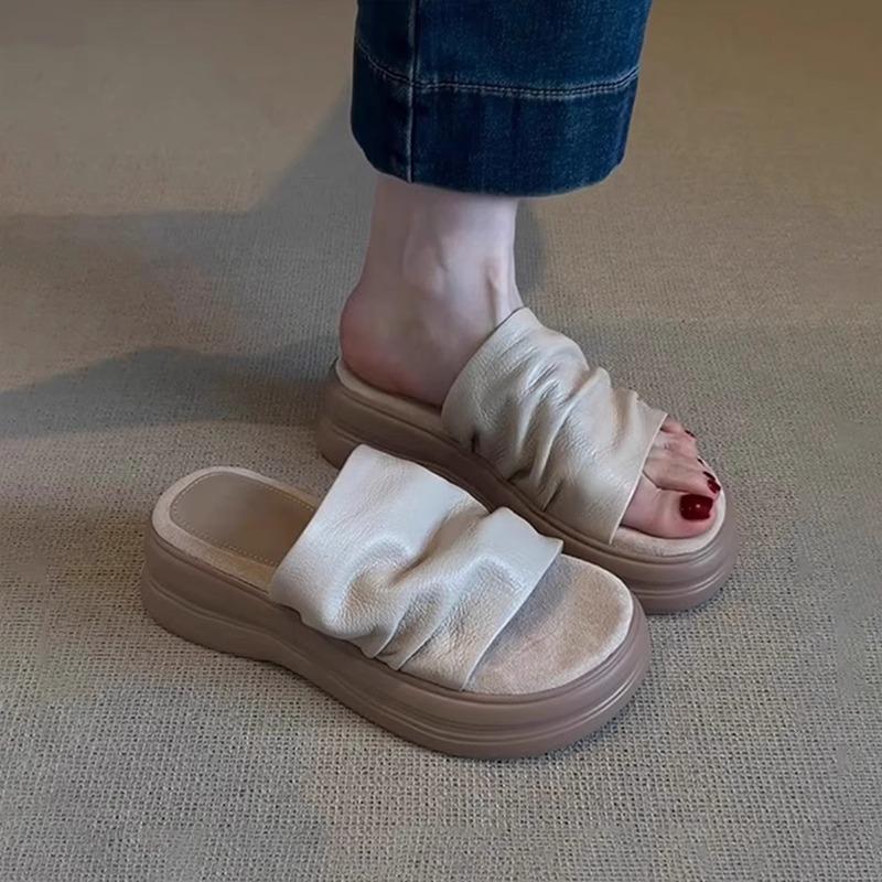 

Muffin thick-soled heightening slippers women s summer wear 2025 new fashion high-end sense beautiful with skirt cool slippers 40