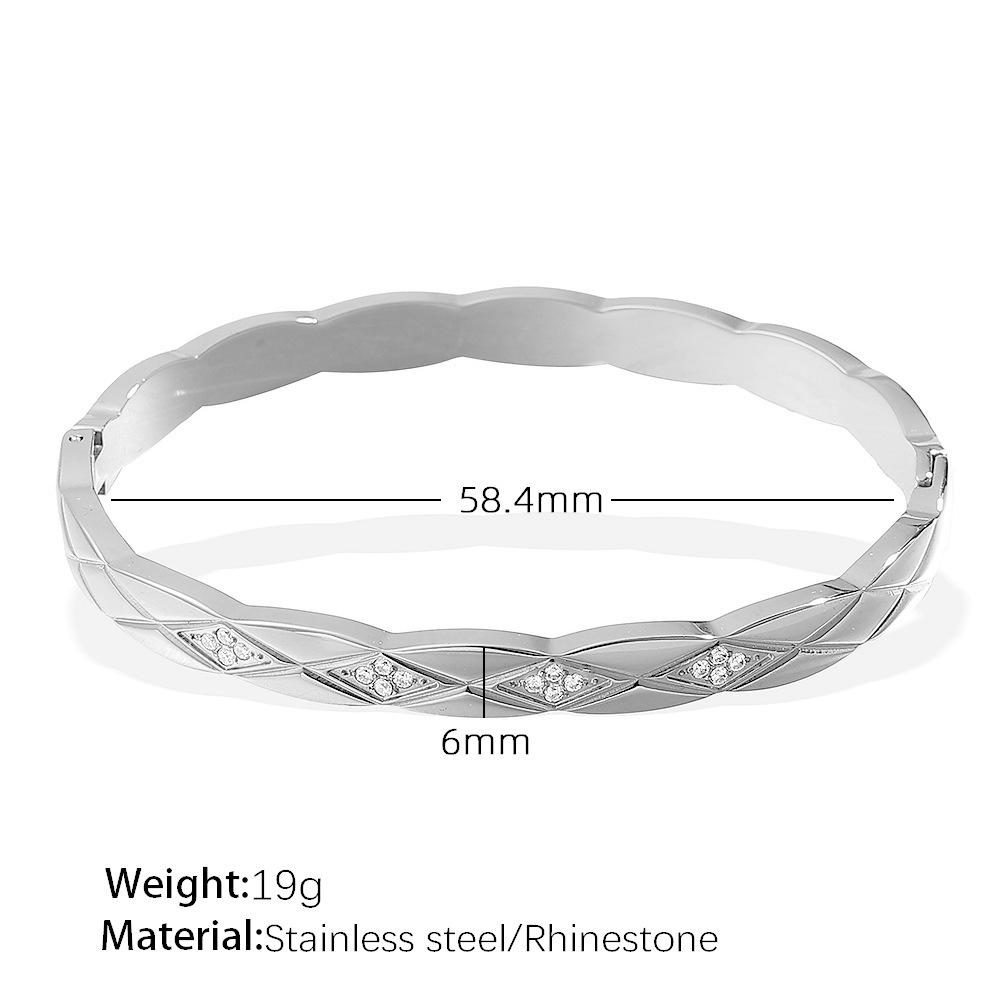 INS hot-selling stainless steel CNC diamond-encrusted small fragrant wind rhombus buckle bracelet bracelet jewelry
