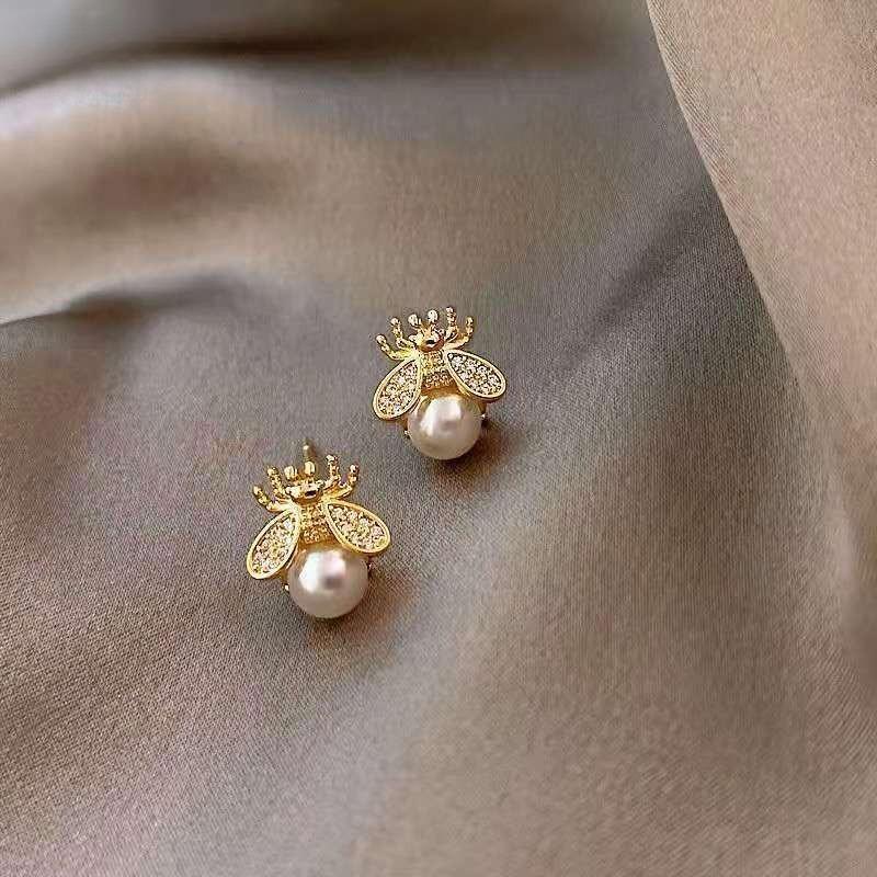 Honey Bee Pearl Stud Earrings For Women Exquisite Small Elegant Earring Ladies Wedding Party Birthday Jewelry Gifts