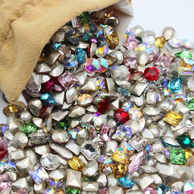 Nail art – Strass e decorazioni per unghie