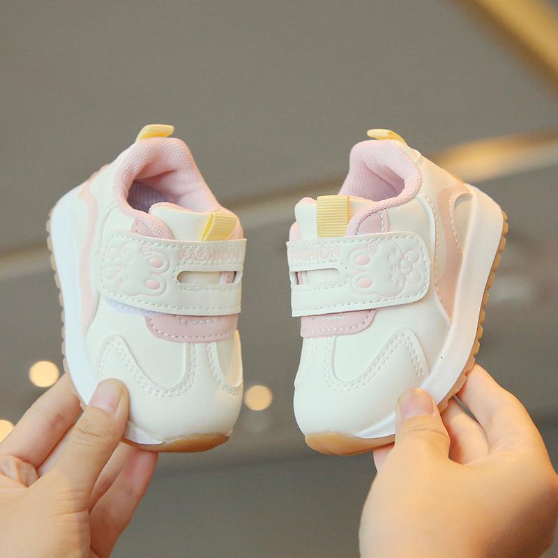 Buty dla malucha na rzepy z blokami kolorów i antypoślizgową podeszwą - Miękka podeszwa z kreskówkowym wzorem dla chłopców i dziewczynek