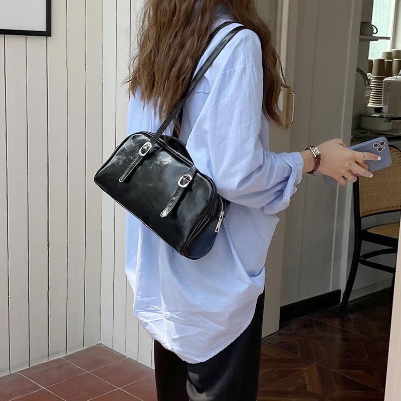 2026 Sommer Grüne Umhängetaschen für Pendlerinnen Luxuriöse Designertaschen Einfarbige Lässige Kissen-Achseltasche Schwarz Weiß