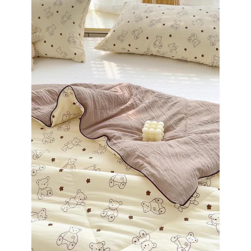 Cartoon Bear Double Gauze Lightweight Quilt