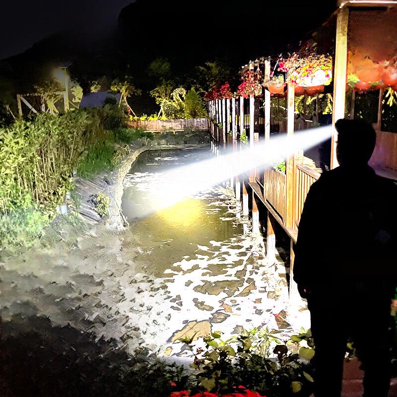 Wiederaufladbarer, superheller Scheinwerfer mit großer Reichweite für den Außenbereich, den Bergbau, Spezialeinheiten und das Nachtangeln