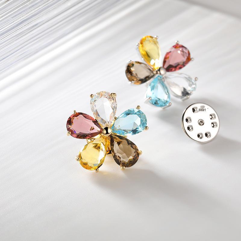 

Five-Petal Flower Zircon Brooch Pin for Blouse Collars