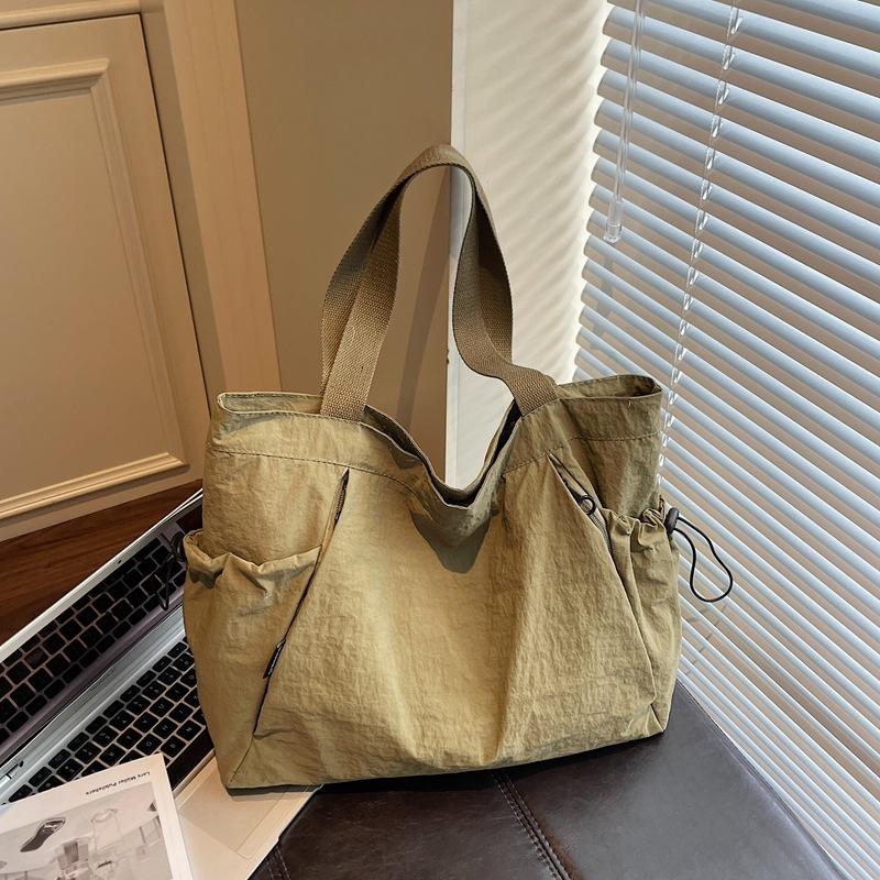 

Casual canvas class commuter tote bag women s large capacity autumn and winter versatile today popular shoulder bag зелений