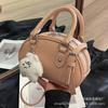 Retro Niche Handheld Shell Bag Women's 2025 New Fashion and Versatile Crossbody Bag Commuter Explosive Shoulder Bag