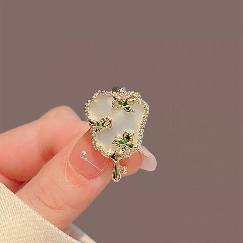 Ruyi Pipa Brooch: Elegant Classic Pearl Pin for Women’s Cheongsam