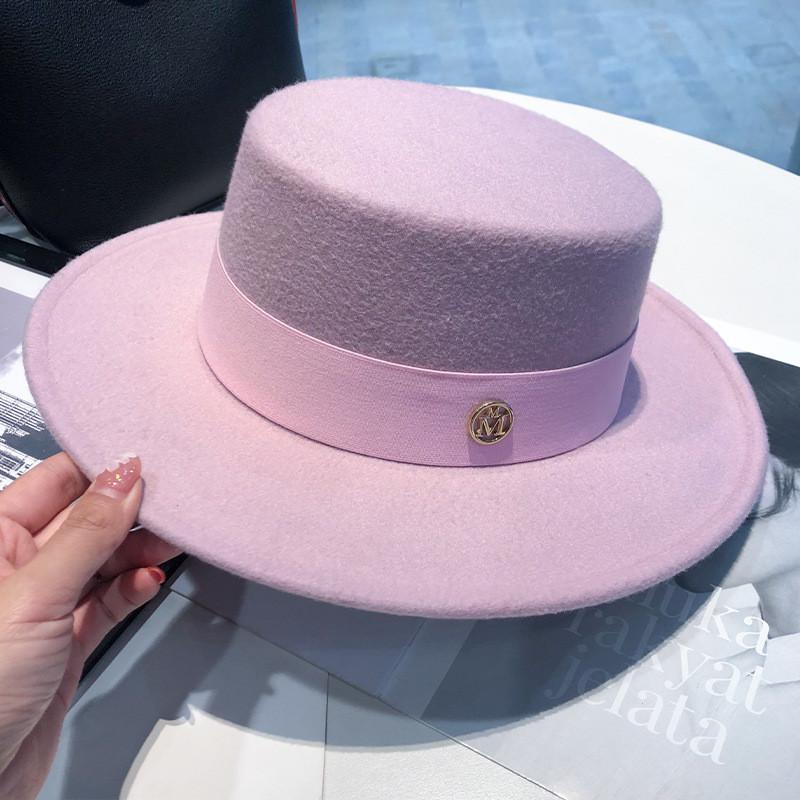 Cappello a tesa piatta in stile britannico con materiale in feltro di lana e tesa larga per la moda invernale