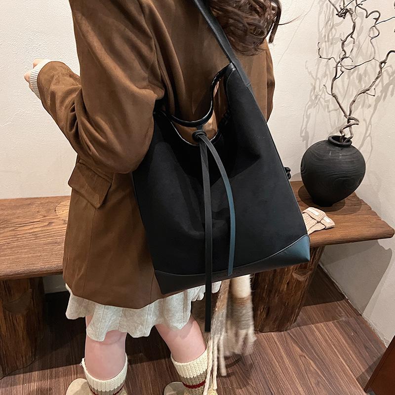 This Year's Popular Bag Women's Large Capacity 2025 New Fashion Versatile Shoulder Crossbody Bucket Bag Underarm Tote Bag