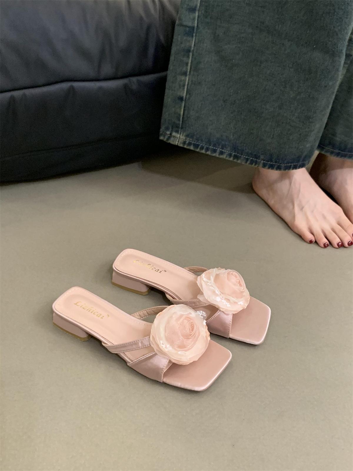 

Pink flowers with skirts, slippers, women s summer wear, new French gentle fairy, evening breeze vacation, thick-heeled sandals 43