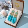 Modische Bohème-Ohrringe mit langen Federn für Damen, Ethnische Vintage-Blattperlen, Ohrringe aus Metall in Goldfarbe, Schmuck für Urlaubs- und Party-Anlässe