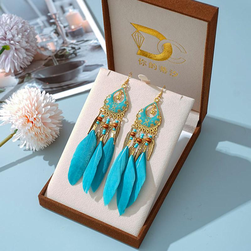 Modische Bohème-Ohrringe mit langen Federn für Damen, Ethnische Vintage-Blattperlen, Ohrringe aus Metall in Goldfarbe, Schmuck für Urlaubs- und Party-Anlässe