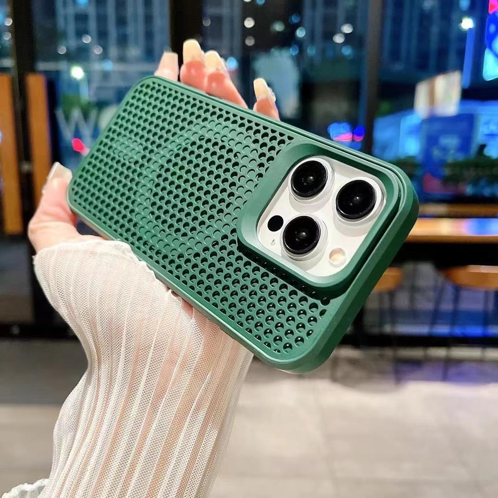 The Simple Honeycomb Mesh Is Suitable for The IPhone 15 Phone Case. 13 Breathable and Heat-dissipating 14 Magnetic Charging Hard Case