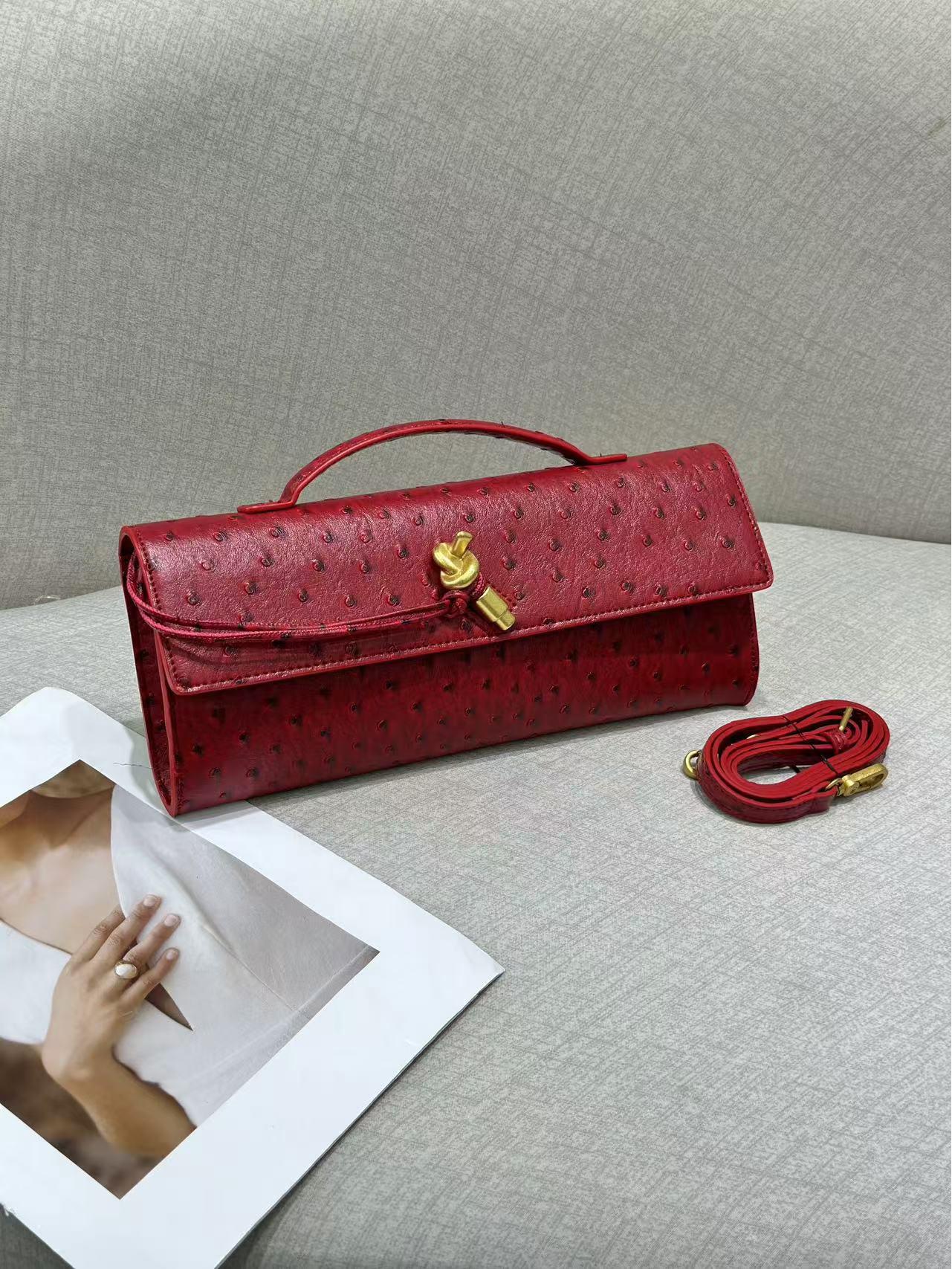 

Елітна жіноча багетна сумка через плече з малюнком страуса Standard