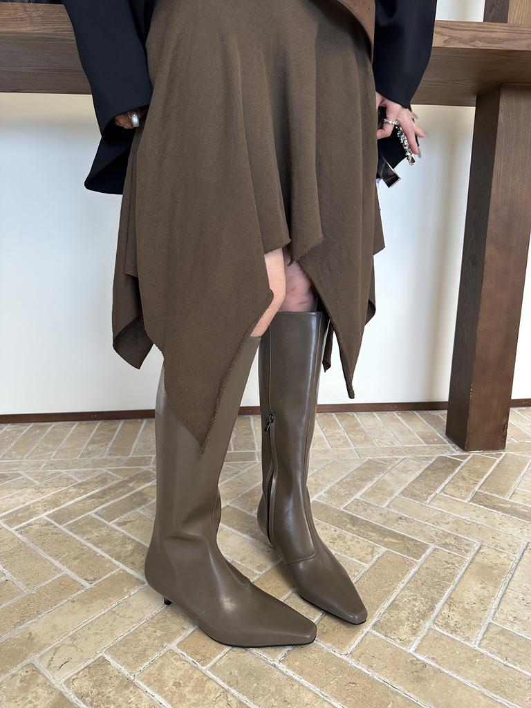 Korean version of thin heel pointed boots for women's 2025 autumn and winter new versatile women's boots sleeve fashion boots European and America