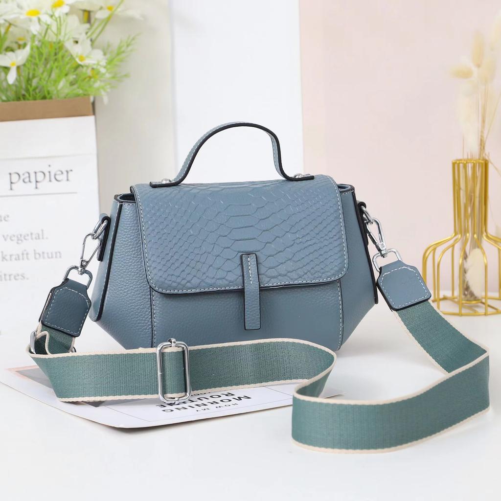 Cowhide New Casual Women's Bag, Shoulder Messenger Medium Bag, Women's Handbag, Large-capacity Pig Bag.