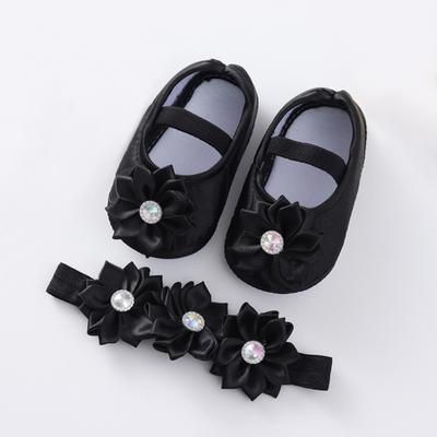 Neugeborene Babyschuhe Taufe mit Blume Baby Mädchen Spitzenschuhe Kleinkind Prewalker süße Baby weiche Schuhe für 0–12 Monate Kinder mit Haarband