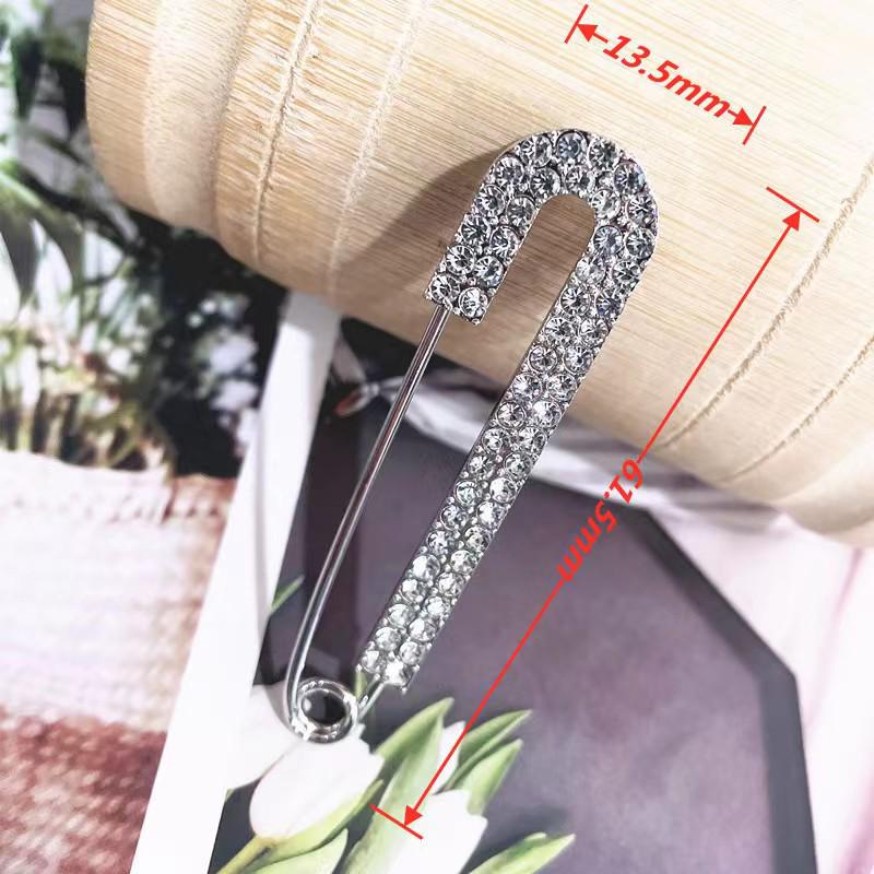 Waist-Slimming & Anti-Exposure Brooch Pin – Clothing Accessory for Secure Fit