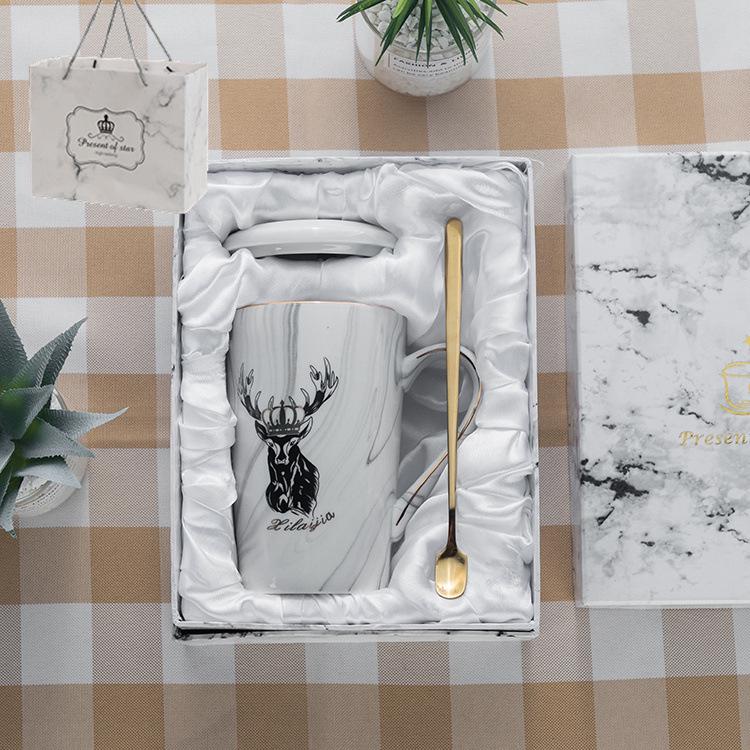Elegant Marble Pattern Mug with Gold Trim, Spoon Lid, and Custom Logo - Ideal for Coffee or as a Souvenir Gift.