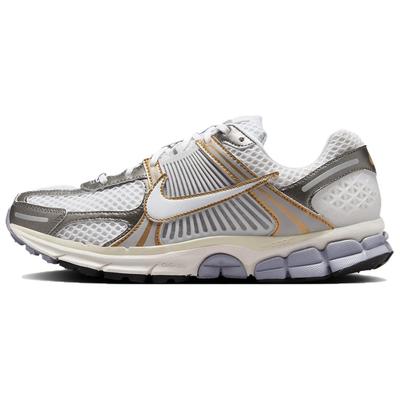 Scarpe da ginnastica unisex Air Zoom Vomero 5 Canapa Oro Metallizzato Bianco Platino Tinta Oro Metallizzato HJ7247-099