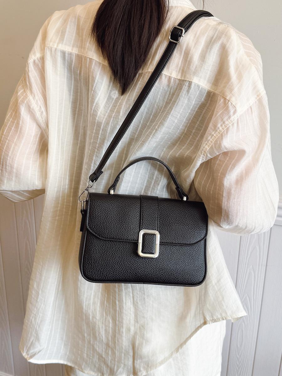 

Retro underarm bag women s 2025 new fashion shoulder messenger bag casual commuter underarm bag small square bag чёрный