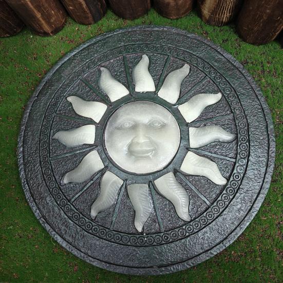 Garden Stepping Stone Glow-in-The-Dark Butterfly Insect Resin Garden Stone Moon Sun Star Stepping Stone for Patio Lawn