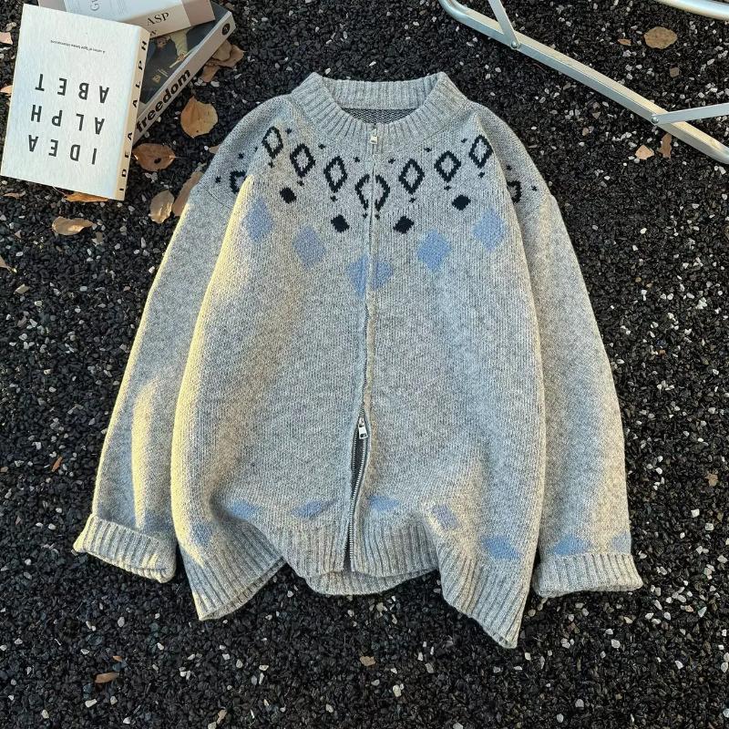 Мужской вязаный кардиган на молнии свитер в стиле кэжуал осенне-зимний новый модный универсальный минималистичный жаккардовый плащ M серый 3650₽