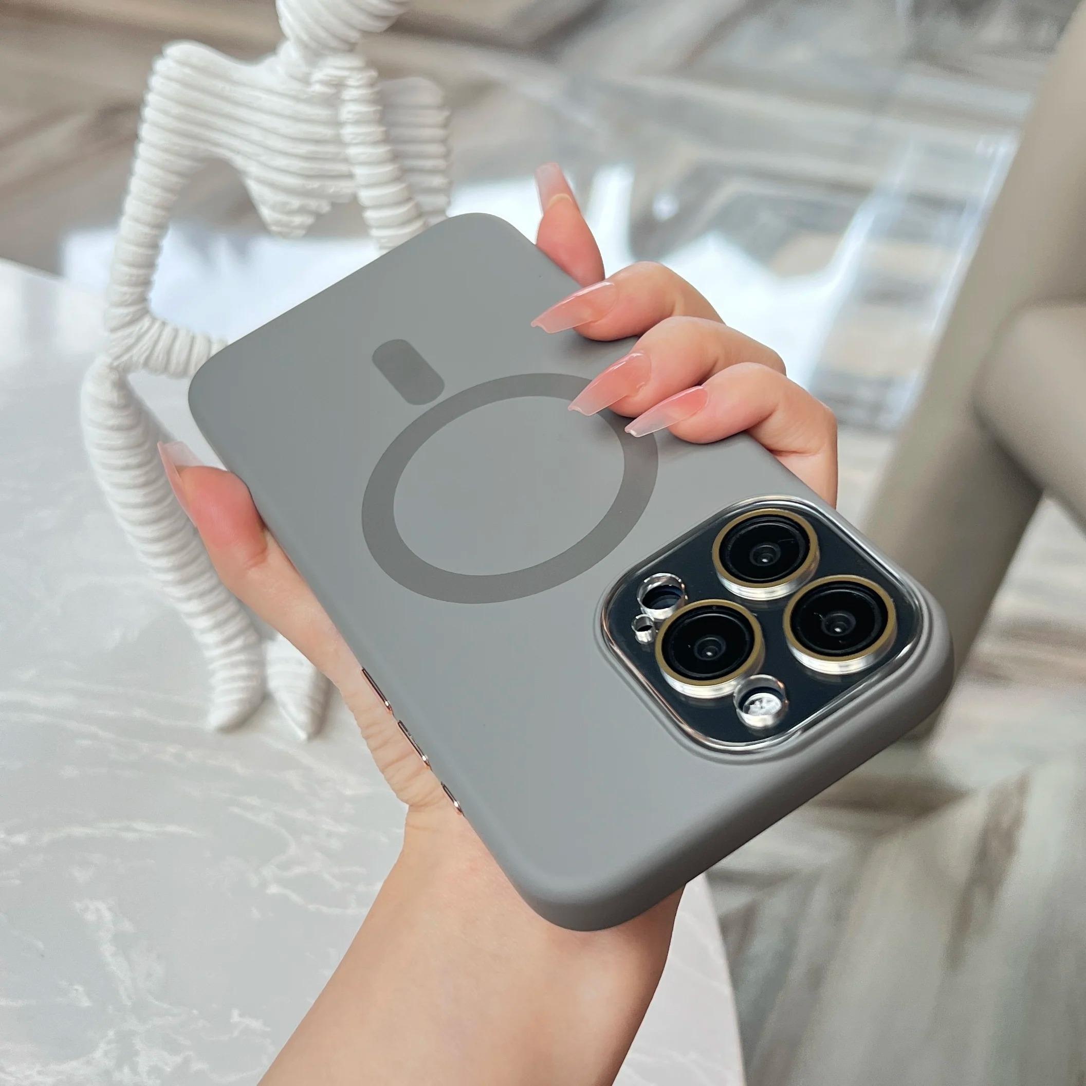 

Жидкий силиконовый магнитный оригинальный чехол для iPhone 15 14 Plus 13 12 11 Pro Max для беспроводной зарядки Magsafe противоударный мягкий чехол For iPhone 13 серый