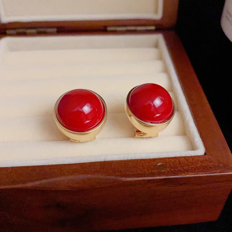 Elegant S925 Silver Pearl Stud Earrings - Simple & Luxurious Design