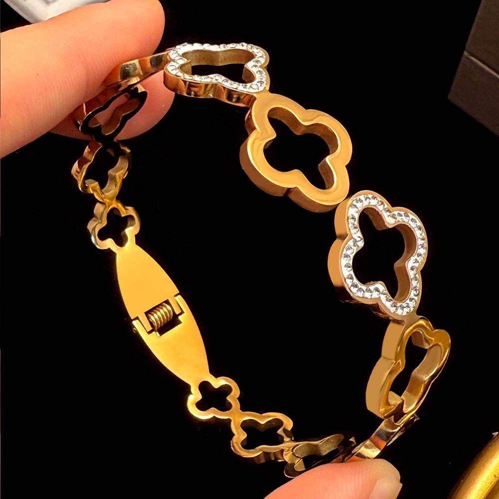 Korean Elegant 18K Gold-Plated Four-Leaf Clover Rhinestone Stainless Steel Bracelet for Women