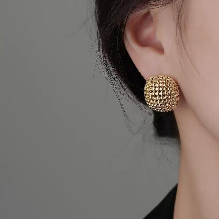 Hollowed-out Square Stud Earrings - A Niche Design Pair of Earrings with An Elegant Touch, Suitable for Sophisticated Women As Earrings.