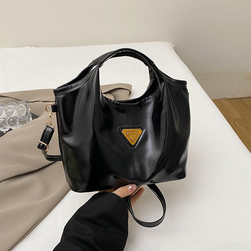 2025 winter new Korean version personalized fashion portable bucket bag retro high value commuter shoulder messenger bag