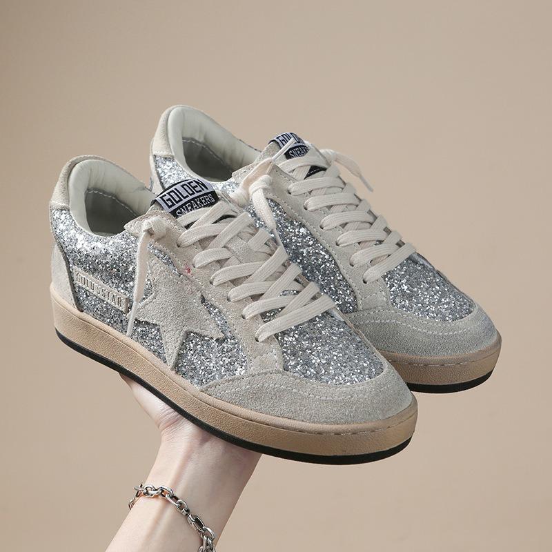 Kleine schmutzige Schuhe Damen neue Modelle alter Stern Pailletten College-Stil Schnürung lässig Board-Schuhe lässig Mode hundert