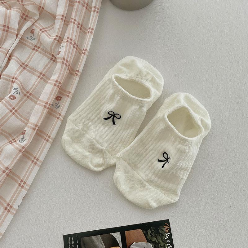 Spring and Summer Solid-color Bow-embroidered Silicone Anti-slip Invisible Socks for Women, Shallow and Non-falling Heel Boat Socks