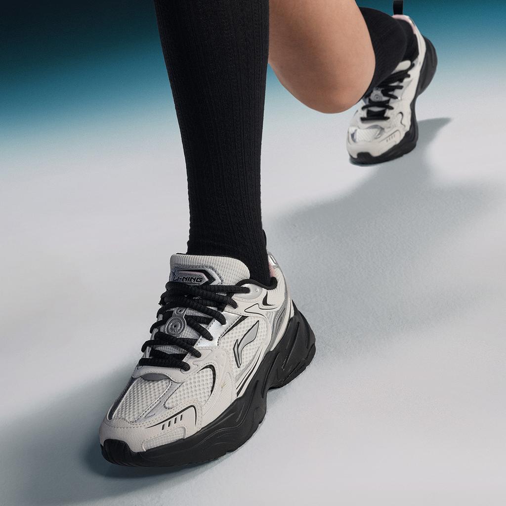 New LiNing Meteor 2K Cushioning, Slip Resistant, And Abrasion Resistant Low Top Casual Running Shoes Women's Black White AGCU358-3