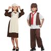 Halloween Uomini e donne vittoriani vendono giornali e fiammiferi, bambini, civili, bambini, spettacoli teatrali, costumi